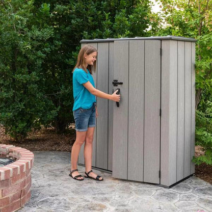 LIFETIME 棚付き 屋外用 バーティカル物置 60457A LIFETIME Vertical Shed with Shelves 60457A