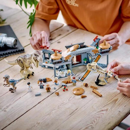 レゴ ビジターセンター：T-レックスとラプトルの襲来 LEGO